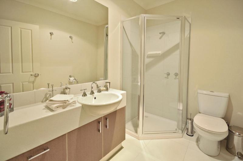 Koupelna v ubytování 4C- Executive Rooms in Premium Shared Accommodation