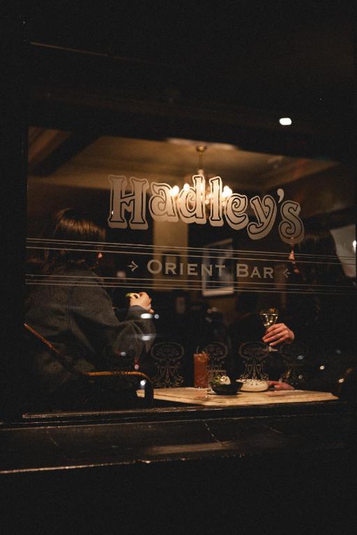 Nápoje v ubytování Hadley's Orient Hotel