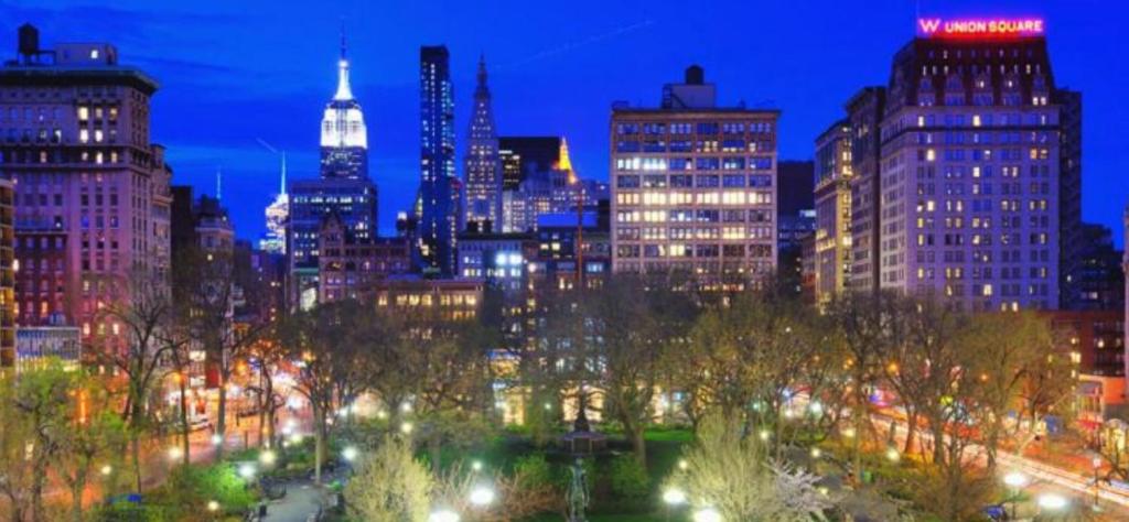 Nespecifikovaný výhled na destinaci New York nebo výhled na město při pohledu z penzionu