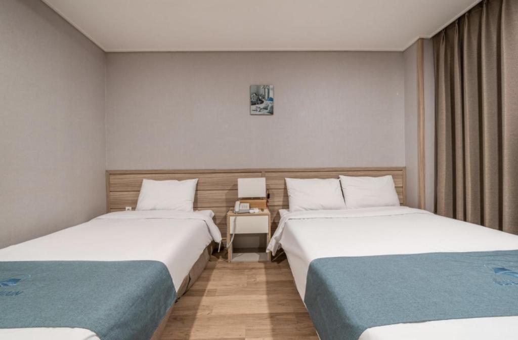 Postel nebo postele na pokoji v ubytování Blue Mountain Hotel