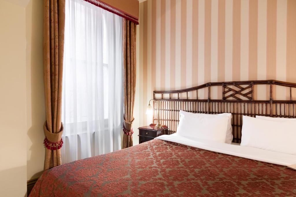 Postel nebo postele na pokoji v ubytování Hadley's Orient Hotel