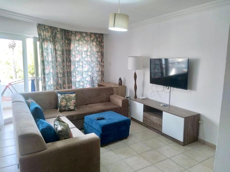 a living room with a couch and a tv at Apartment in Kyrenia City Center 2 in Temblos