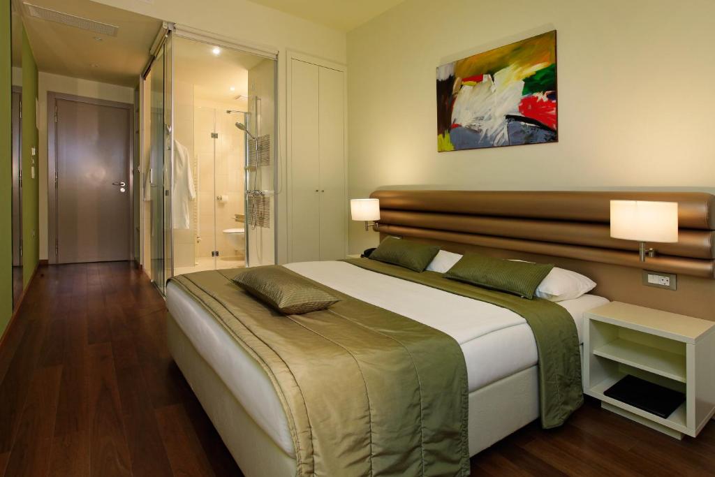 Postel nebo postele na pokoji v ubytování Hotel Korkyra