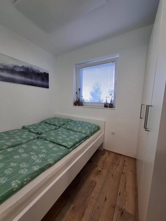 Postel nebo postele na pokoji v ubytování apartma Pohorc - Macesen