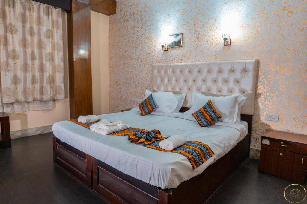 Postel nebo postele na pokoji v ubytování Kun Dau Residency