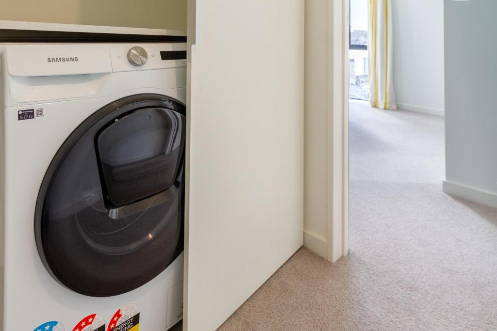 Getaway on Manchester Street - Carpark, Central - Resim 32