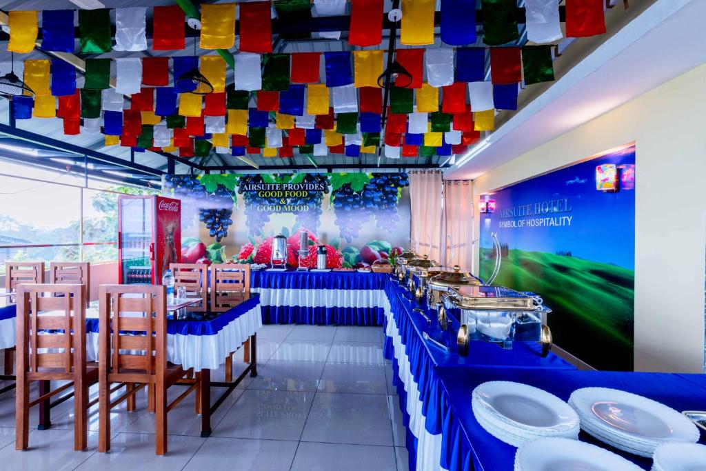 Restoran või mõni muu söögikoht majutusasutuses Treebo Airsuite Airport Hotel