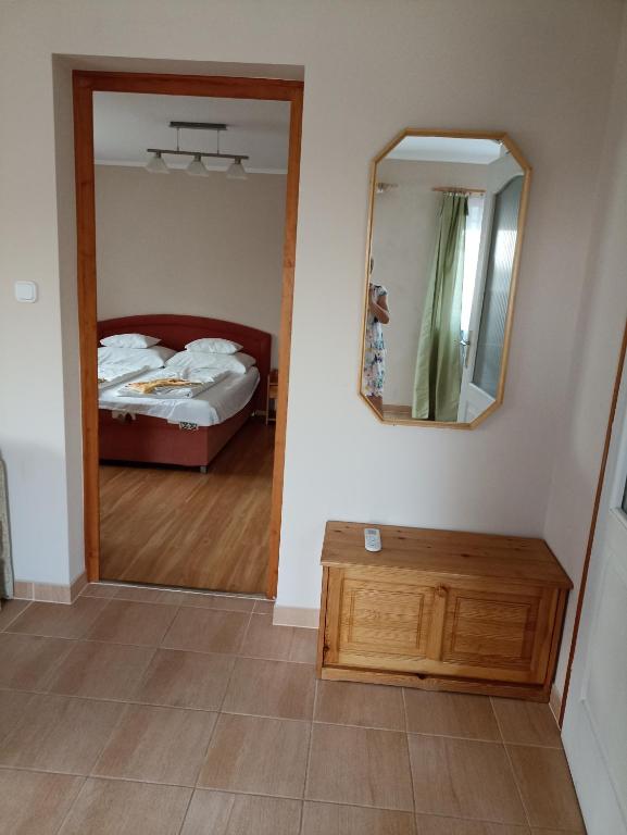 Postel nebo postele na pokoji v ubytování Bor Apartmanház