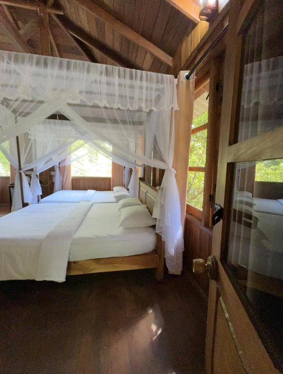 Habarana Tree house Mutu village - 阳台的家庭套房