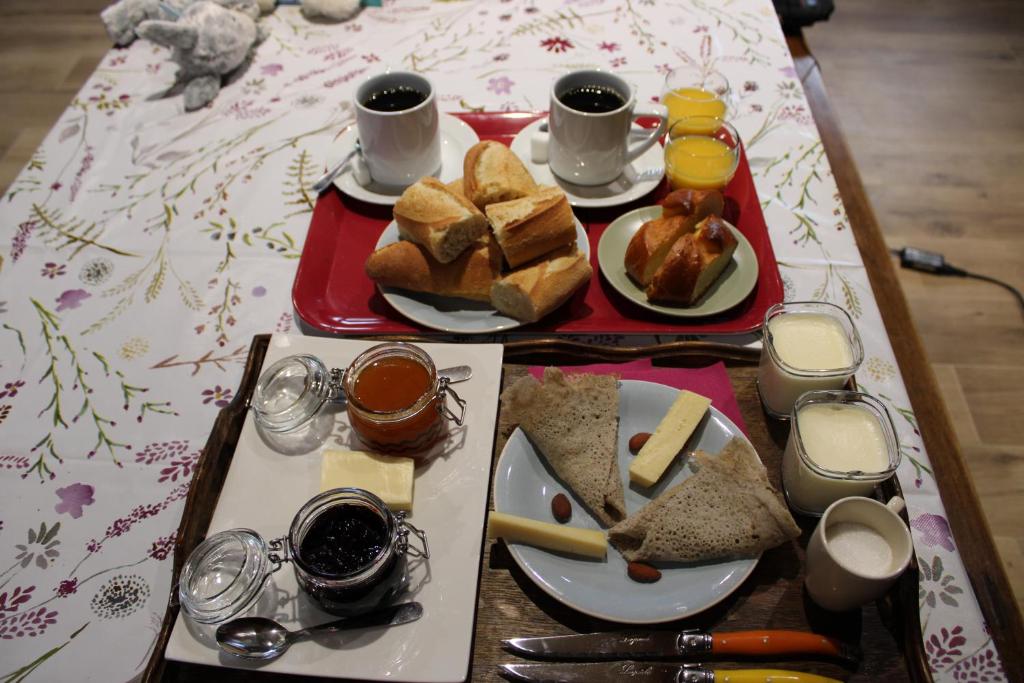 Jedlo v ubytovaní bed & breakfast alebo blízkom okolí