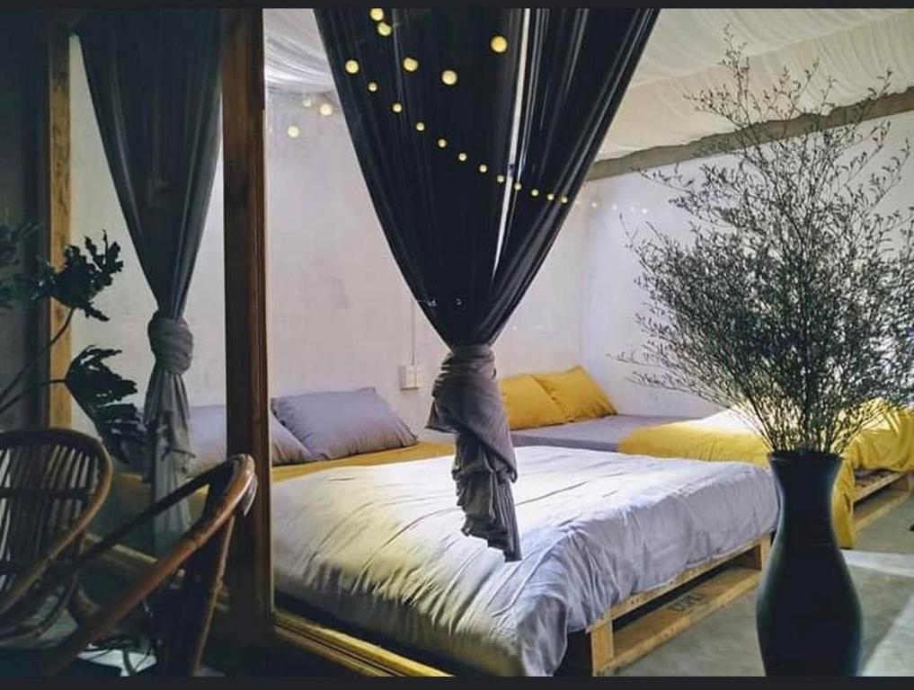 Ba con mều homestay - Quadruple Room With Balcony