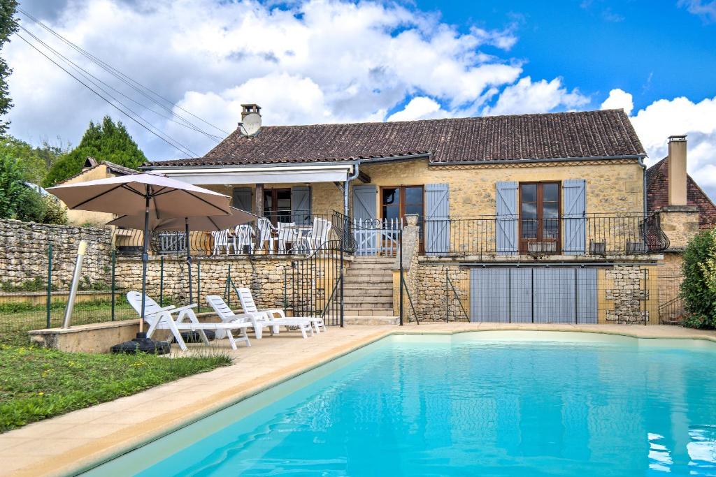 Bazén v ubytování Villa avec piscine à la campagne nebo v jeho okolí