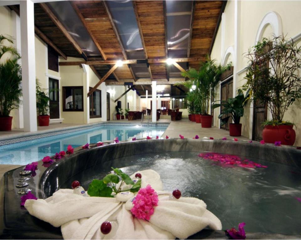 Bazén v ubytování Hotel Misión Xalapa nebo v jeho okolí