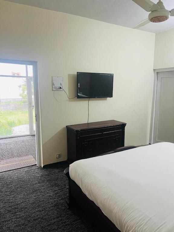 ISLE OF HIGHLAND TOURS Guest House - Standard King Room