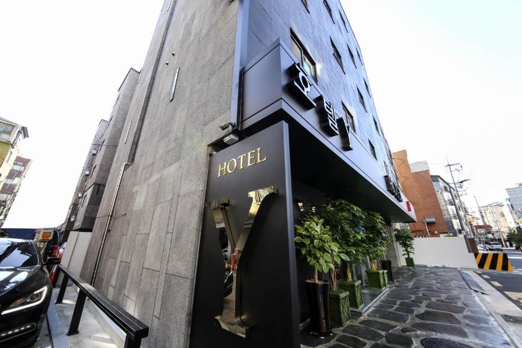 Budova, kde se hotel nachází