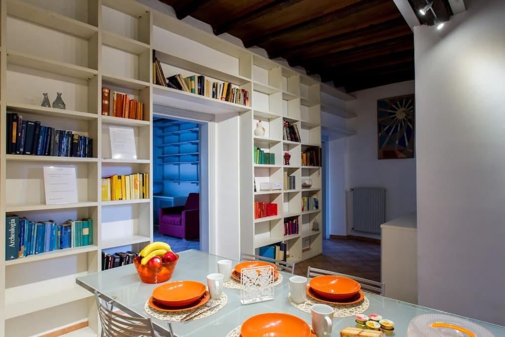 Φαγητό σε αυτό το διαμέρισμα ή κάπου εκεί κοντά