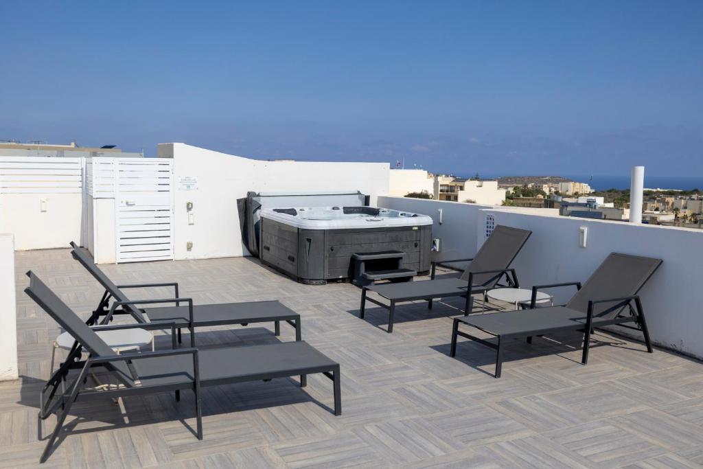 Balkón nebo terasa v ubytování Terraced Penthouse with Views and Jacuzzi