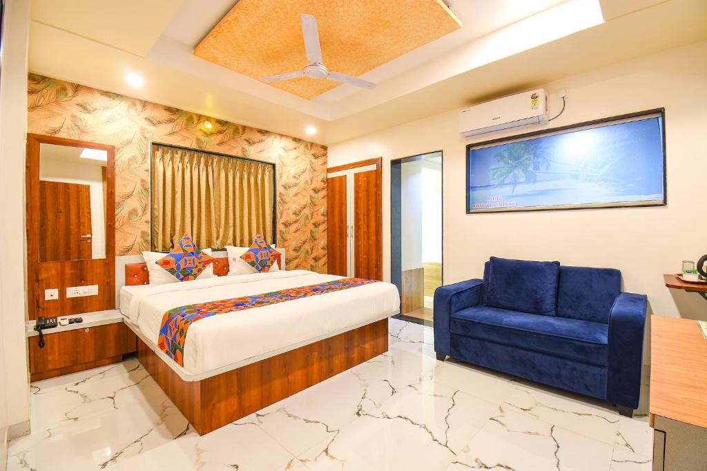 Postel nebo postele na pokoji v ubytování FabHotel Prime Kharadi Residency - Nr - World Trade Center Pune