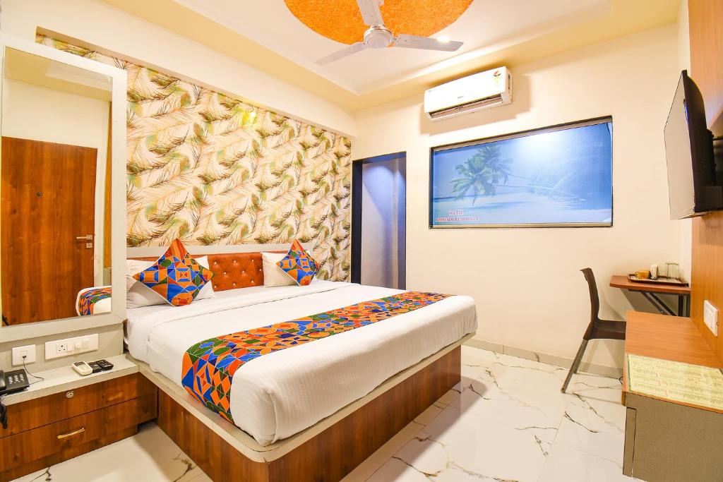 Postel nebo postele na pokoji v ubytování FabHotel Prime Kharadi Residency - Nr - World Trade Center Pune