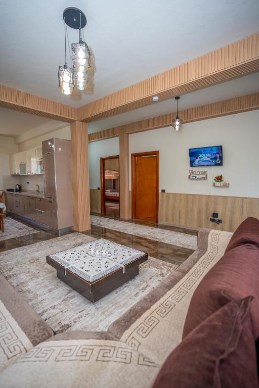 TV a/nebo společenská místnost v ubytování Xhuli Guesthouse