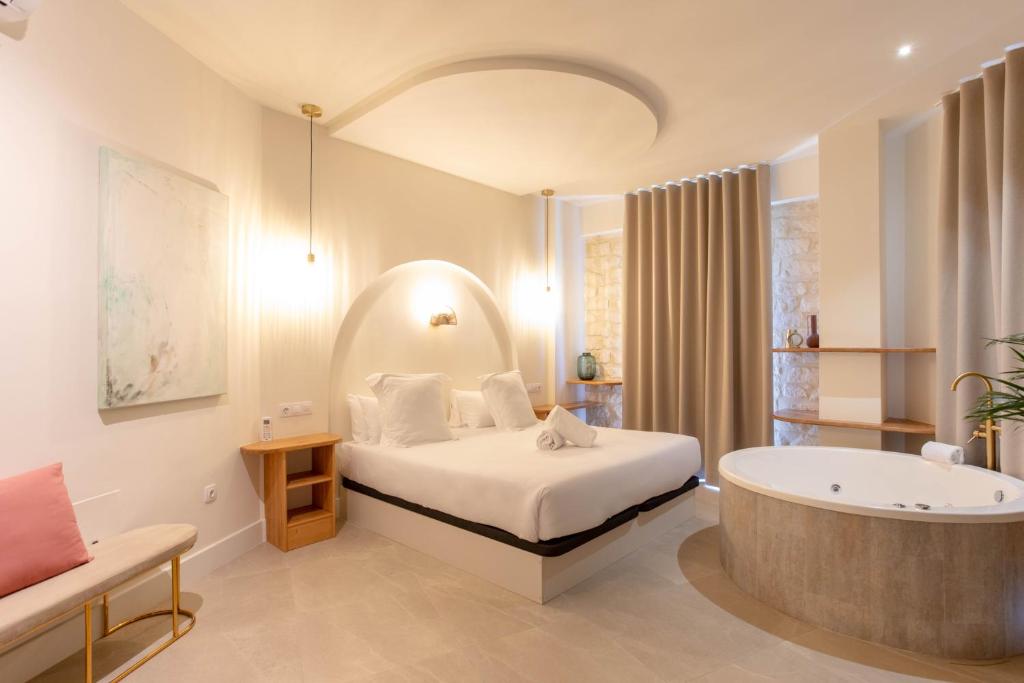 a hotel room with a bed and a bath tub at Reina Victoria El Mercado in Alicante