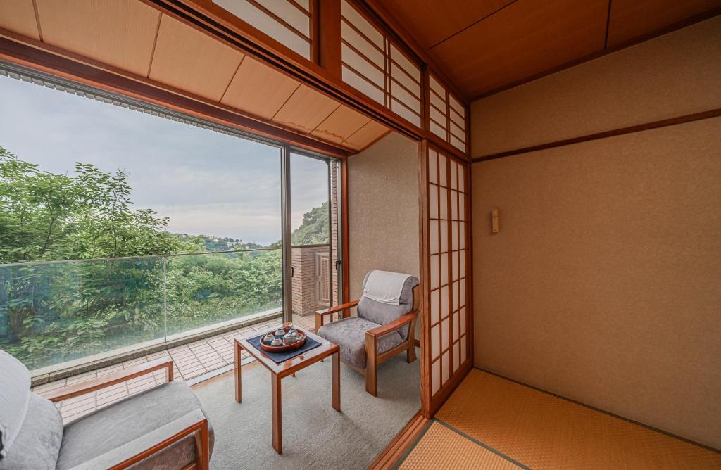 Ruang duduk di 錦月-熱海山莊