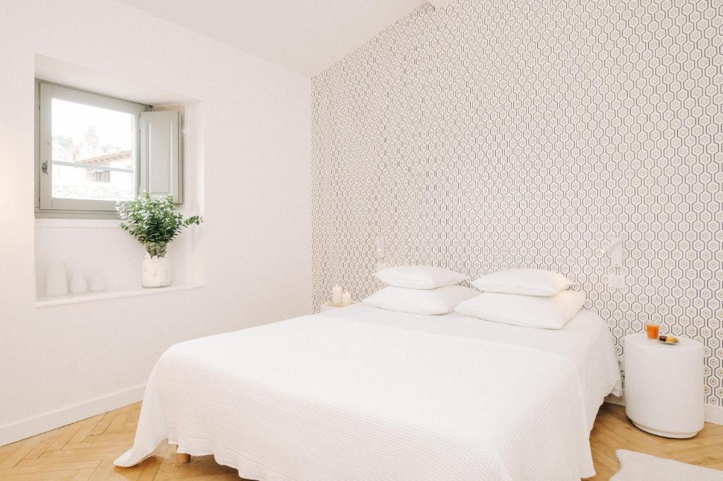 La Demeure de la Cité by Jean Bacou - 1