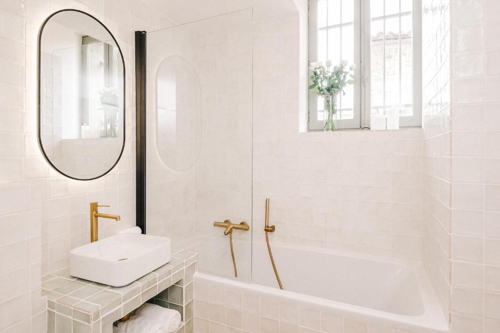 La Demeure de la Cité by Jean Bacou - 5