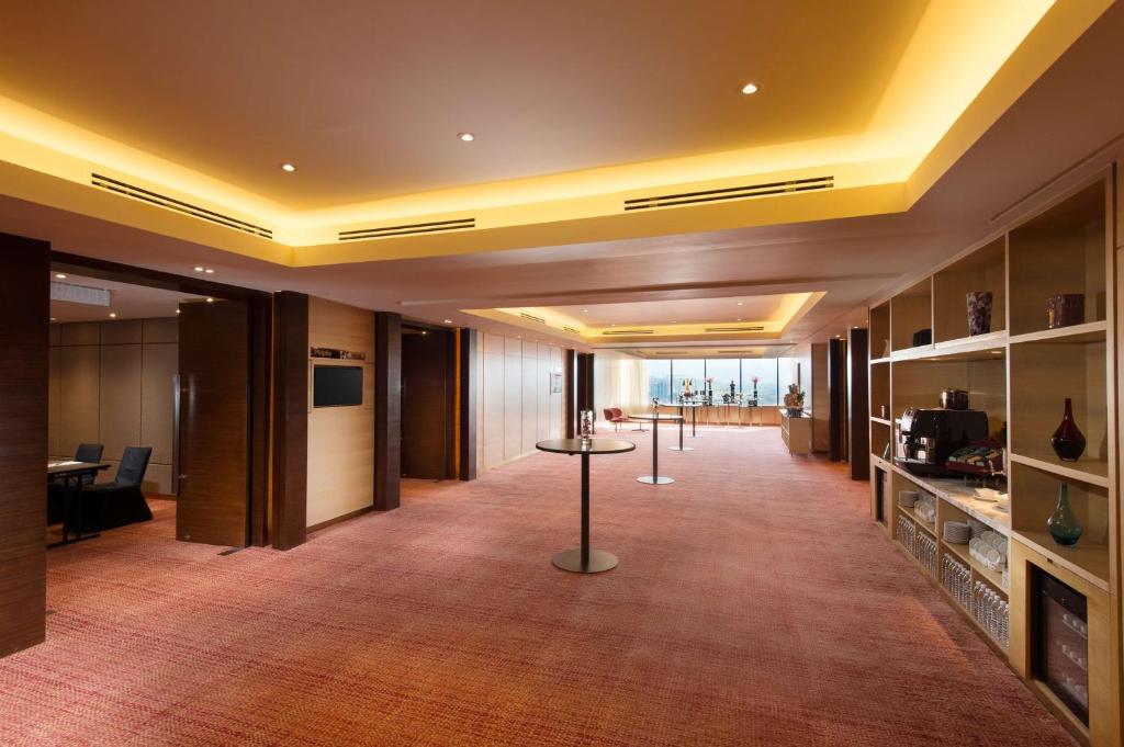 TV a/nebo společenská místnost v ubytování DoubleTree By Hilton Kuala Lumpur