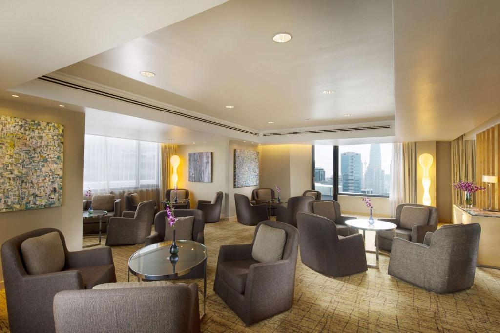 Posezení v ubytování DoubleTree By Hilton Kuala Lumpur