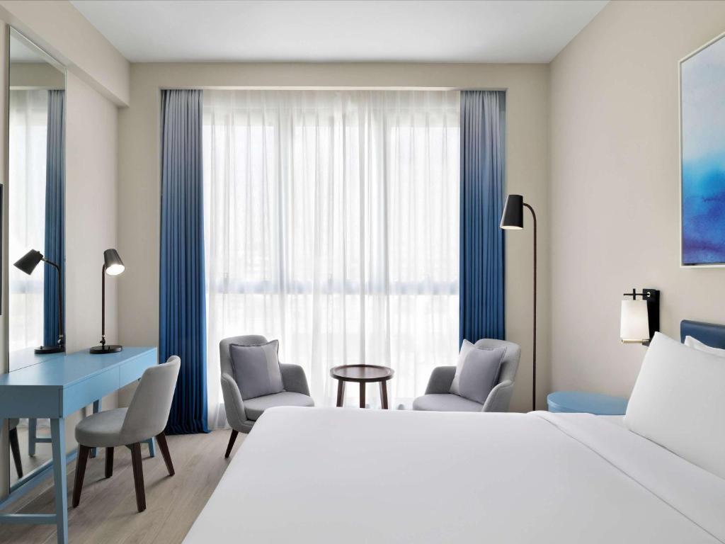 Postel nebo postele na pokoji v ubytování Mercure Dubai Deira