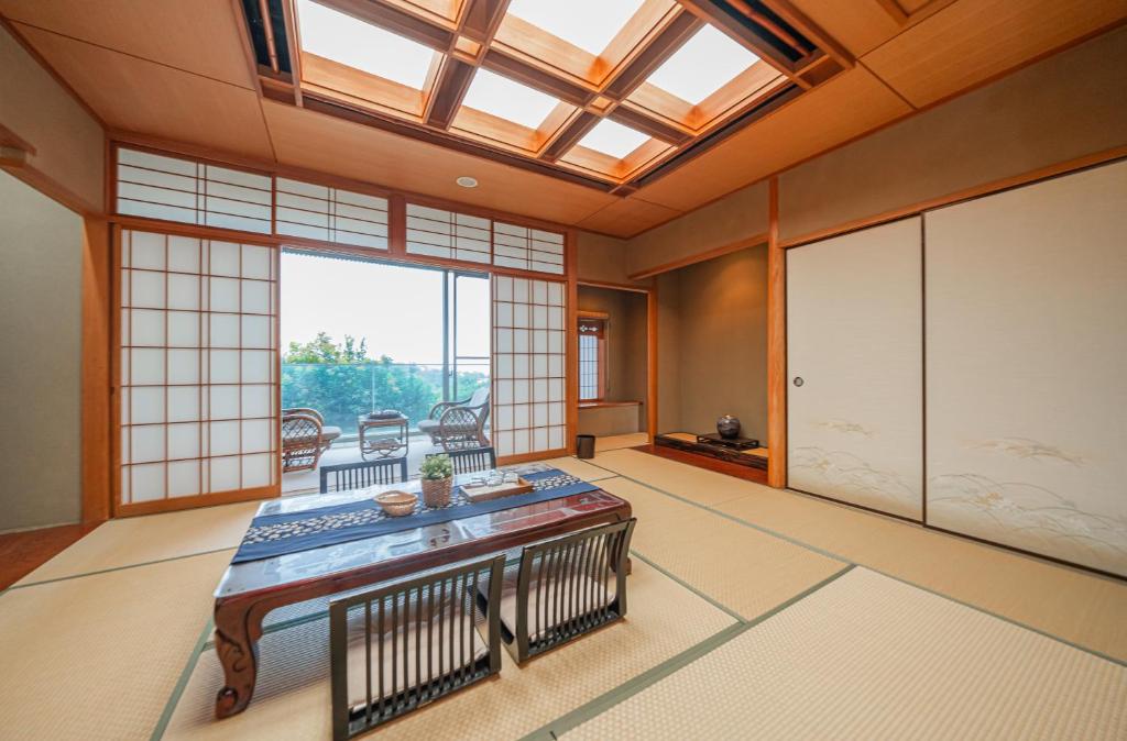 Katil atau katil-katil dalam bilik di 錦月-熱海山莊