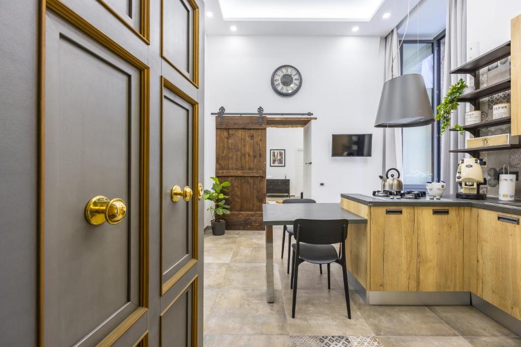 Industrial Apartment 2 Camere 2 Bagni Palazzo Mormando Napoli Centro Storico