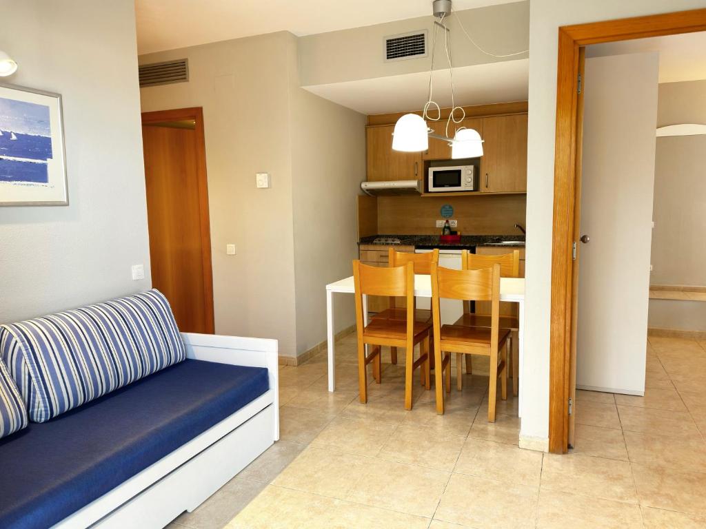 Aparthotel SunClub Salou - Apartamento De Dos Dormitorios