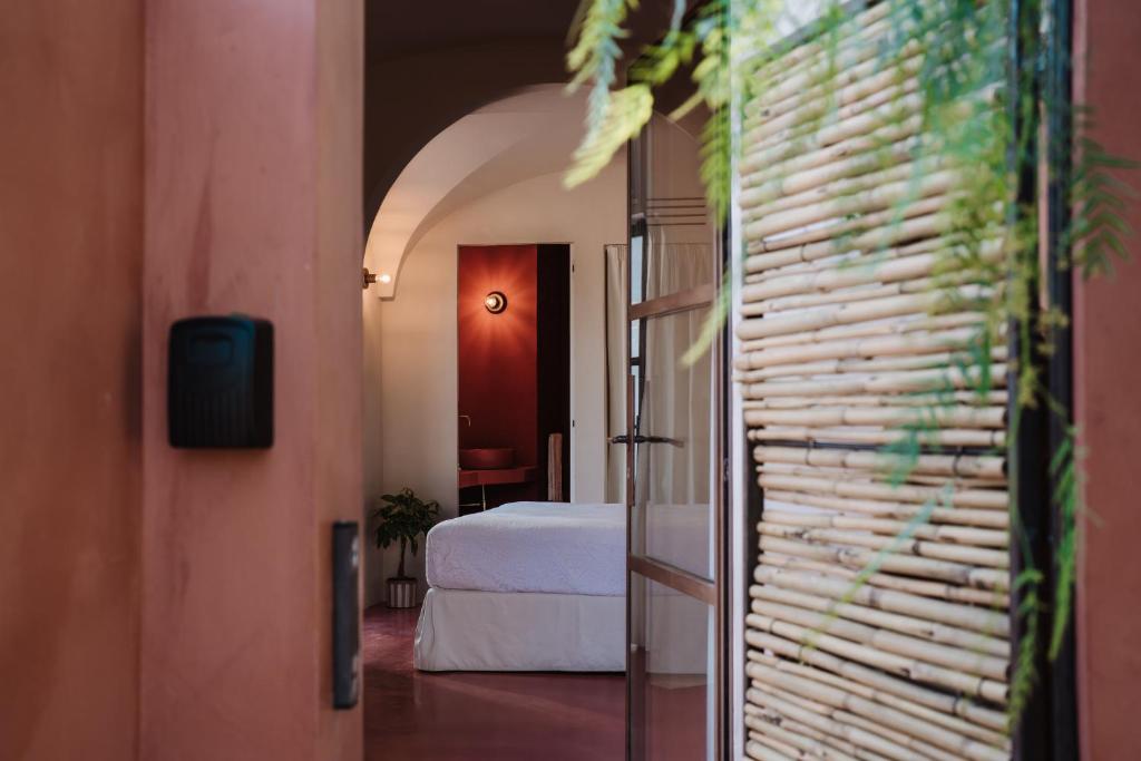 Postel nebo postele na pokoji v ubytování OZIO - Il trullo rosso
