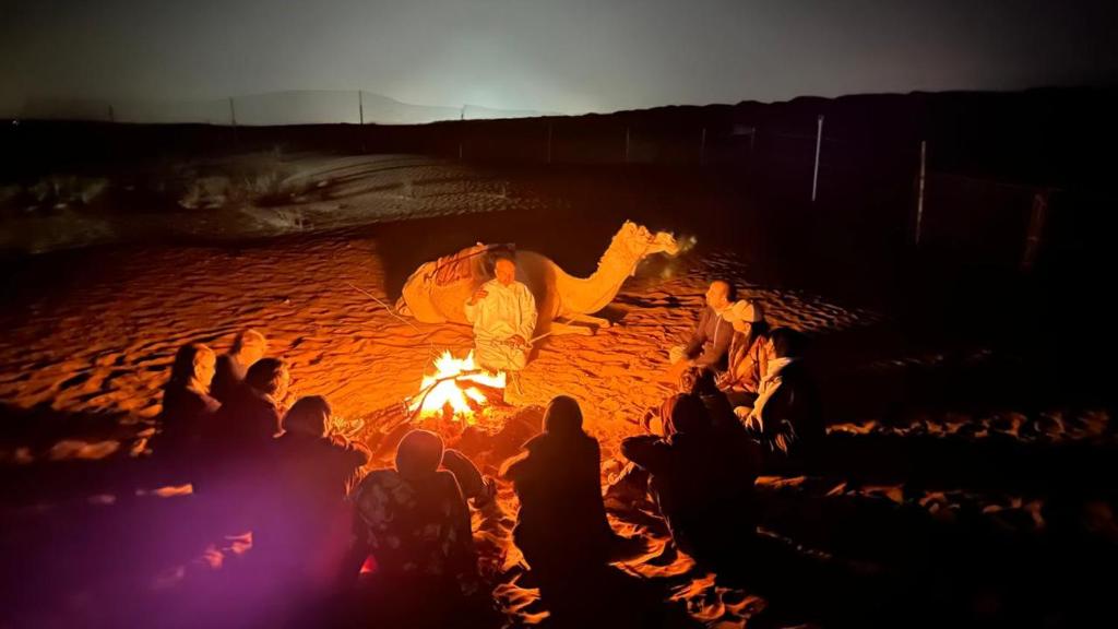 Gasten van Wahiba Bedouin Rustic Camp