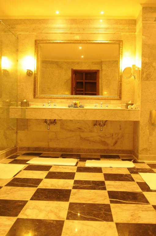 Koupelna v ubytování HRG Best Hotel