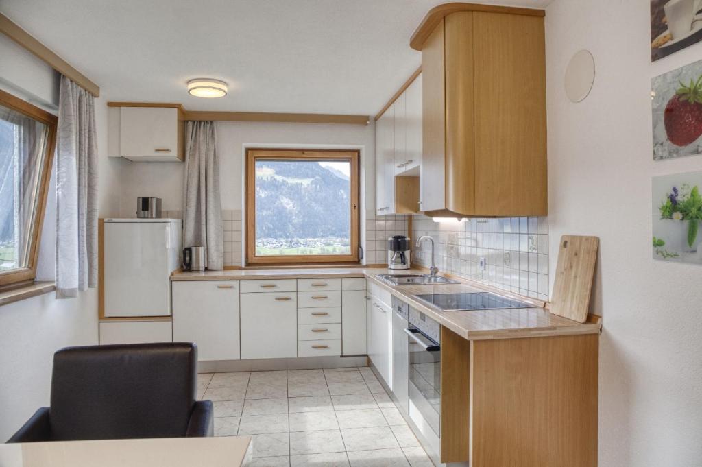 Kuchyň nebo kuchyňský kout v ubytování Apart Sunnseitn Rofan und Spieljoch