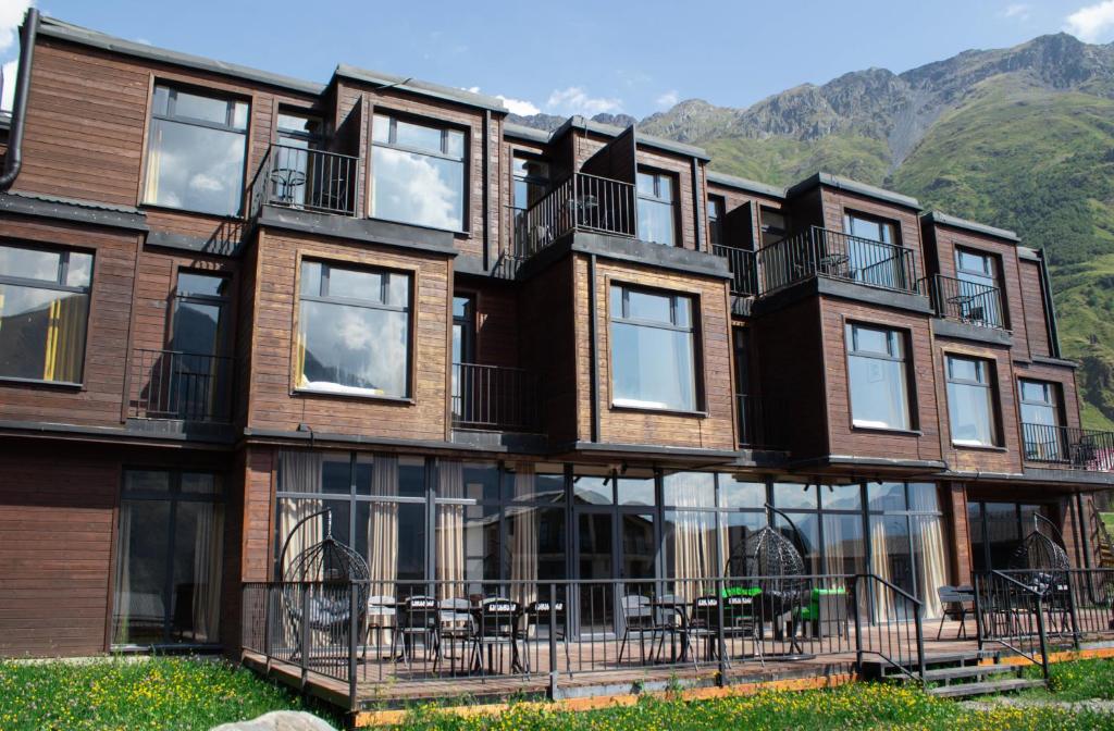 Nespecifikovaný výhled na hory nebo výhled na hory při pohledu z hotelu
