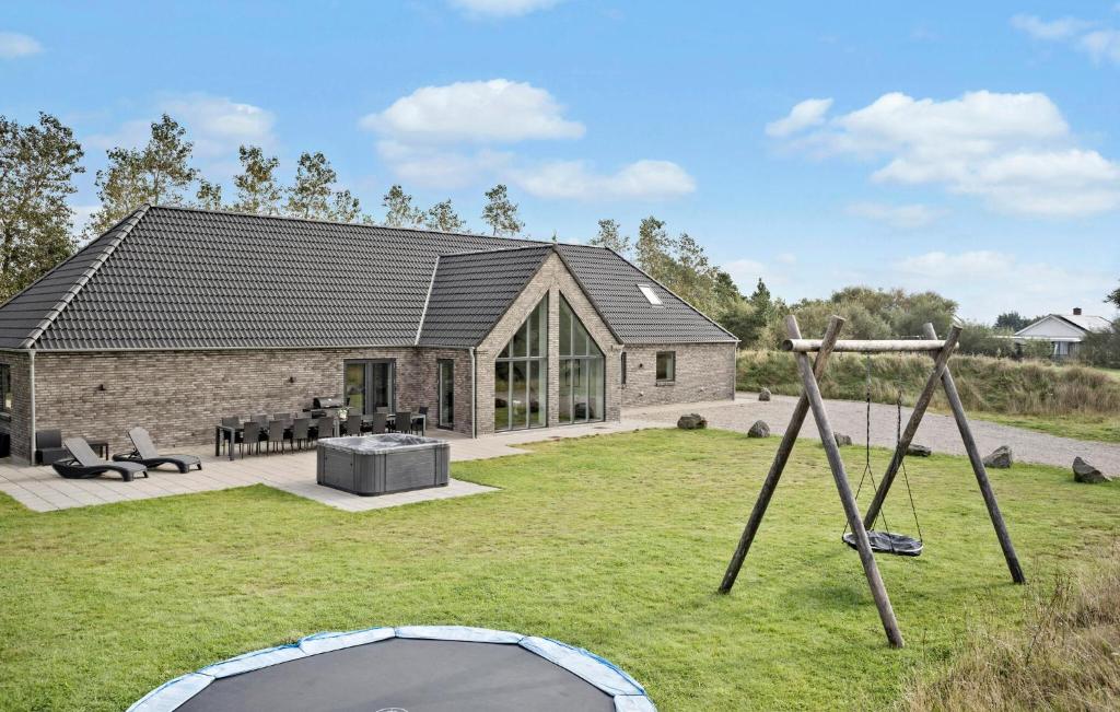 Ο χώρος παιχνιδιού για παιδιά στο Amazing Home In Rømø With Kitchen