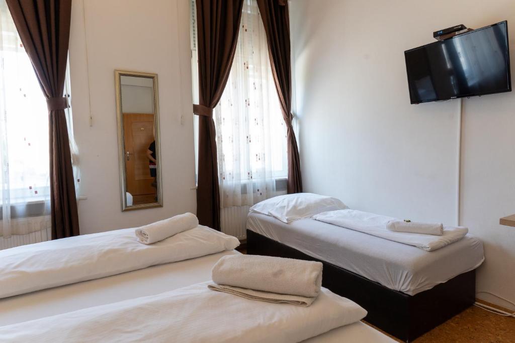 Posteľ alebo postele v izbe v ubytovaní Vinci Apartman