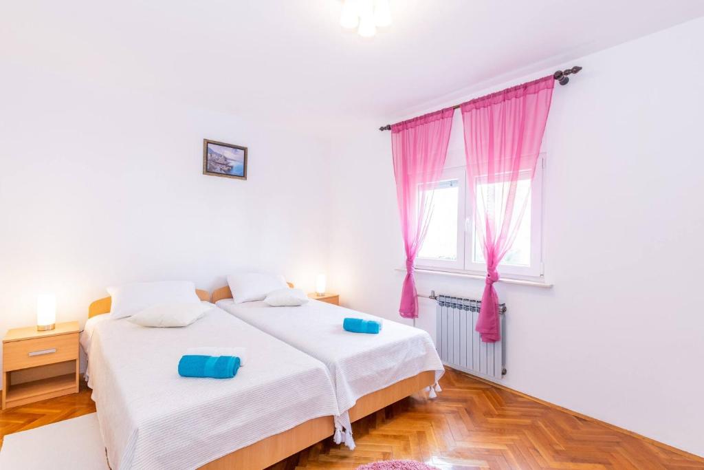 Postel nebo postele na pokoji v ubytování Family house with 2 apartments - Irma