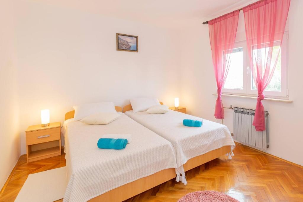 Postel nebo postele na pokoji v ubytování Family house with 2 apartments - Irma