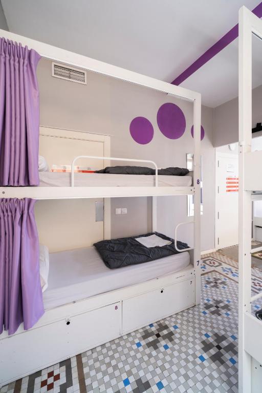 Kuchyň nebo kuchyňský kout v ubytování Purple Nest Hostel