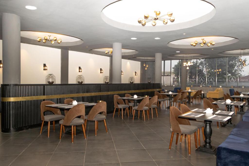 Restaurace v ubytování The Ivory Hotel