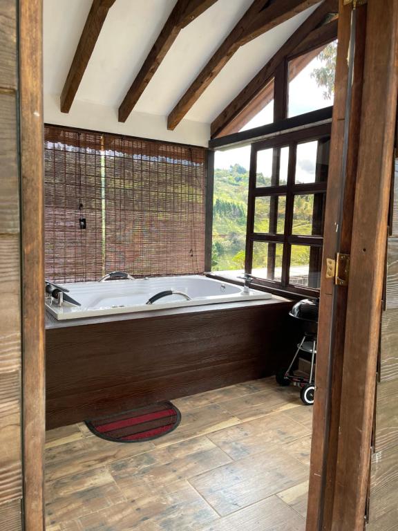 Koupelna v ubytování Cabañas Tahamí con jacuzzi cerca al Aeropuerto
