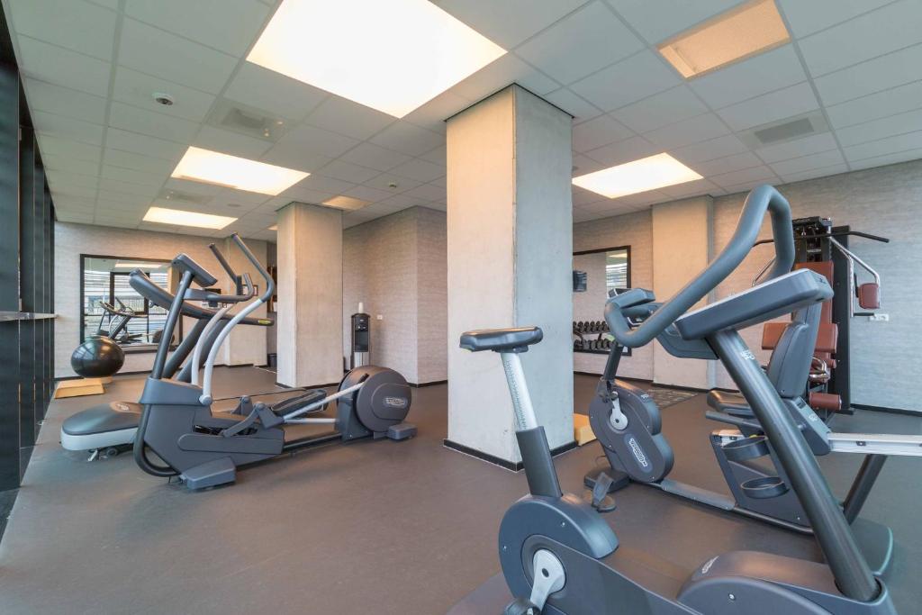 Fitness centrum a/nebo fitness zařízení v ubytování Leonardo Hotel Groningen