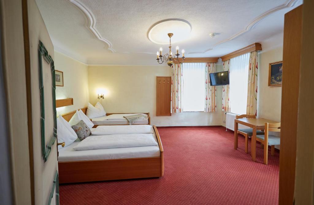 Postel nebo postele na pokoji v ubytování Hotel Gasthof Stenitzer