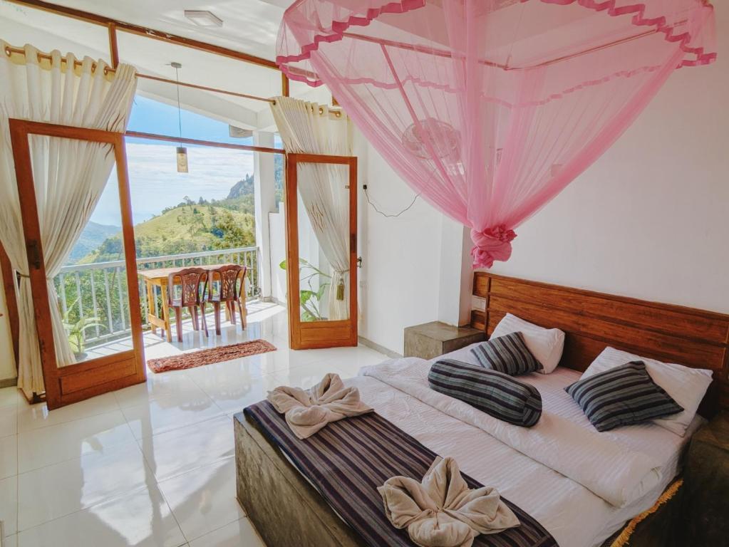 Postel nebo postele na pokoji v ubytování Rock Paradise Homestay