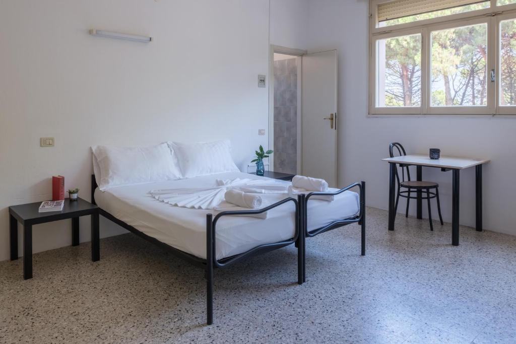 Postel nebo postele na pokoji v ubytování Meet Hostel Cervia